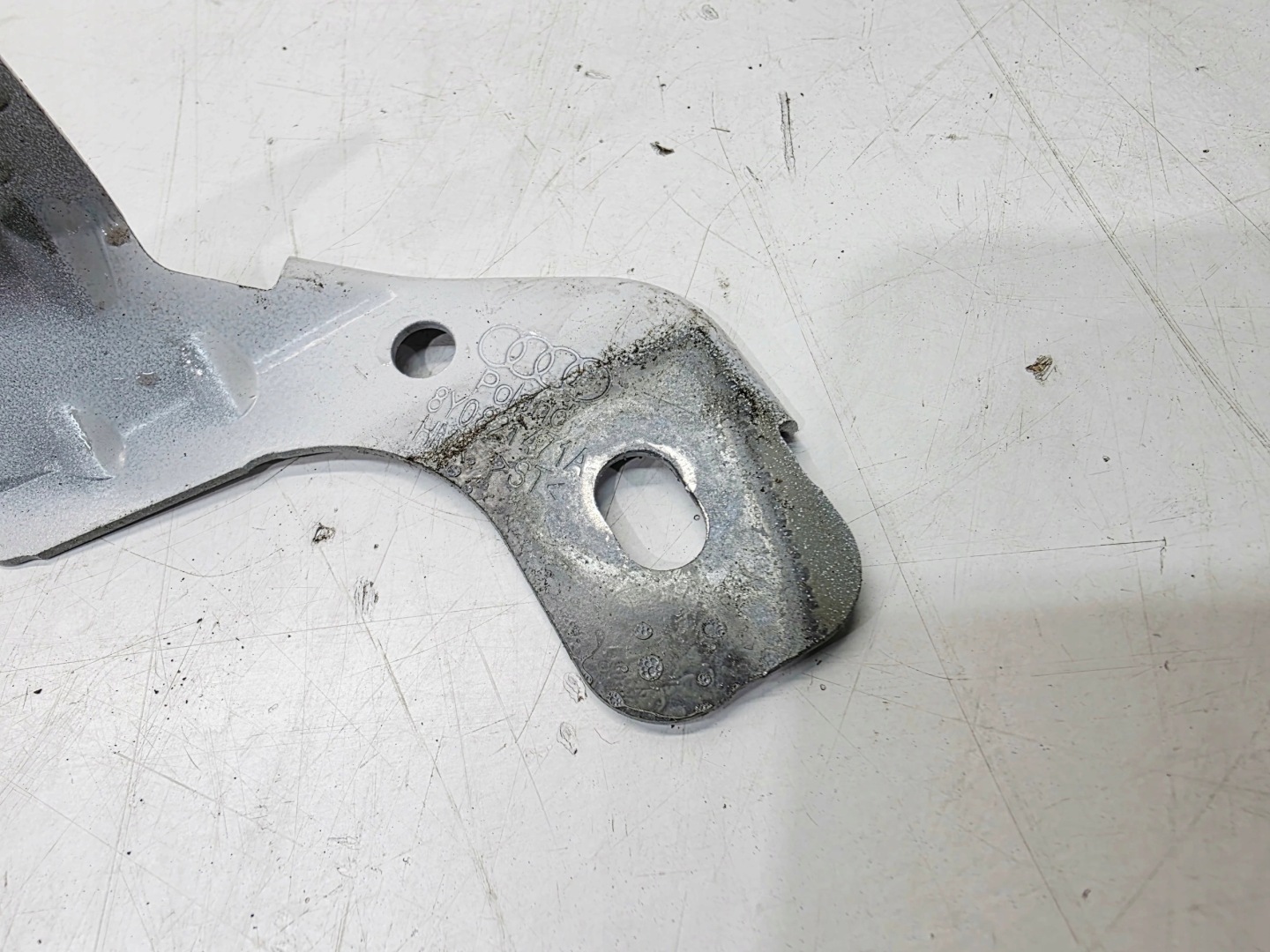 Poignée Support plaque Aile Gauche Avant AUDI A3 8Y 8Y0821471A