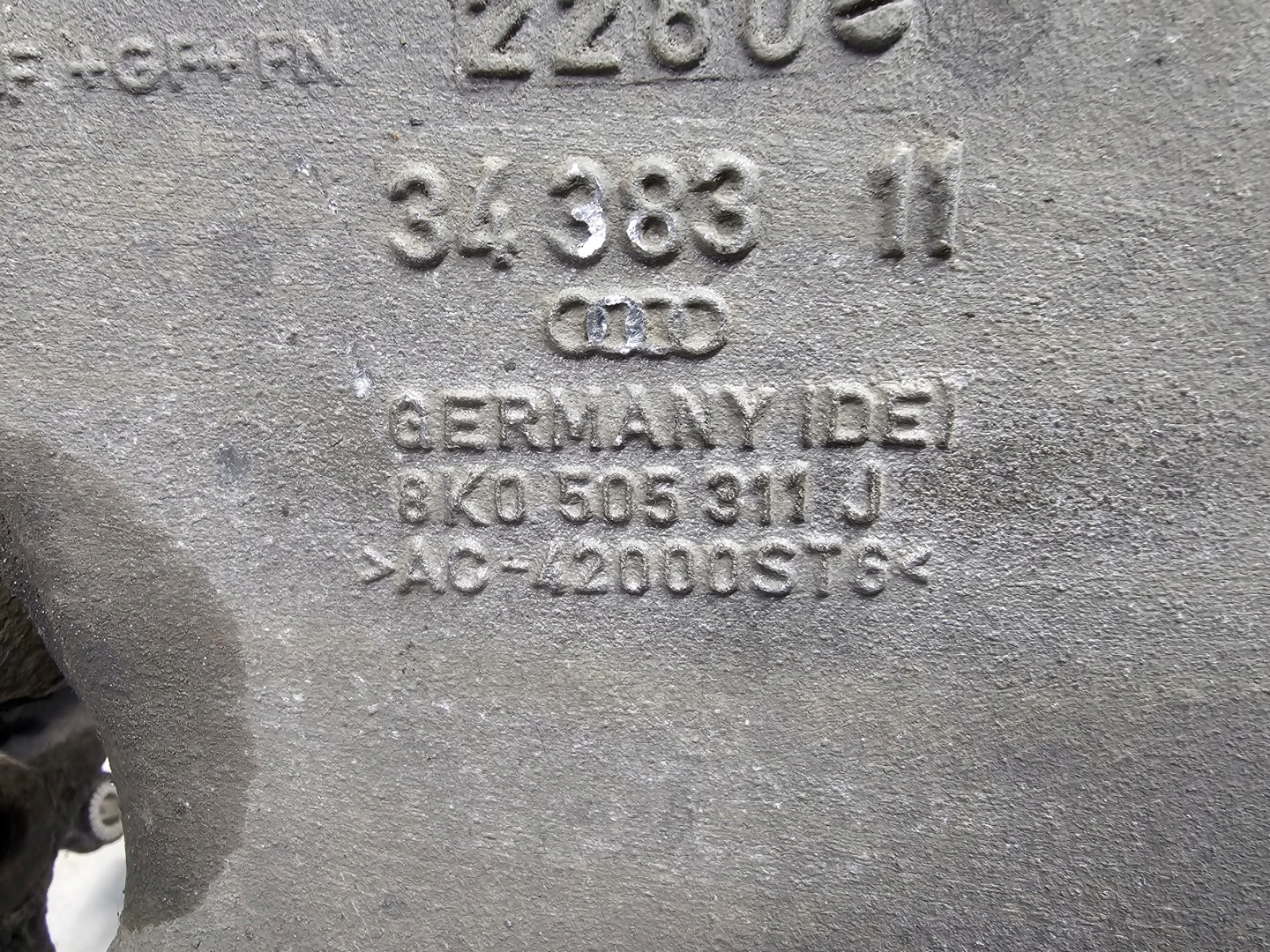 swing left rear part AUDI A4 B8 A5 8K0505311J