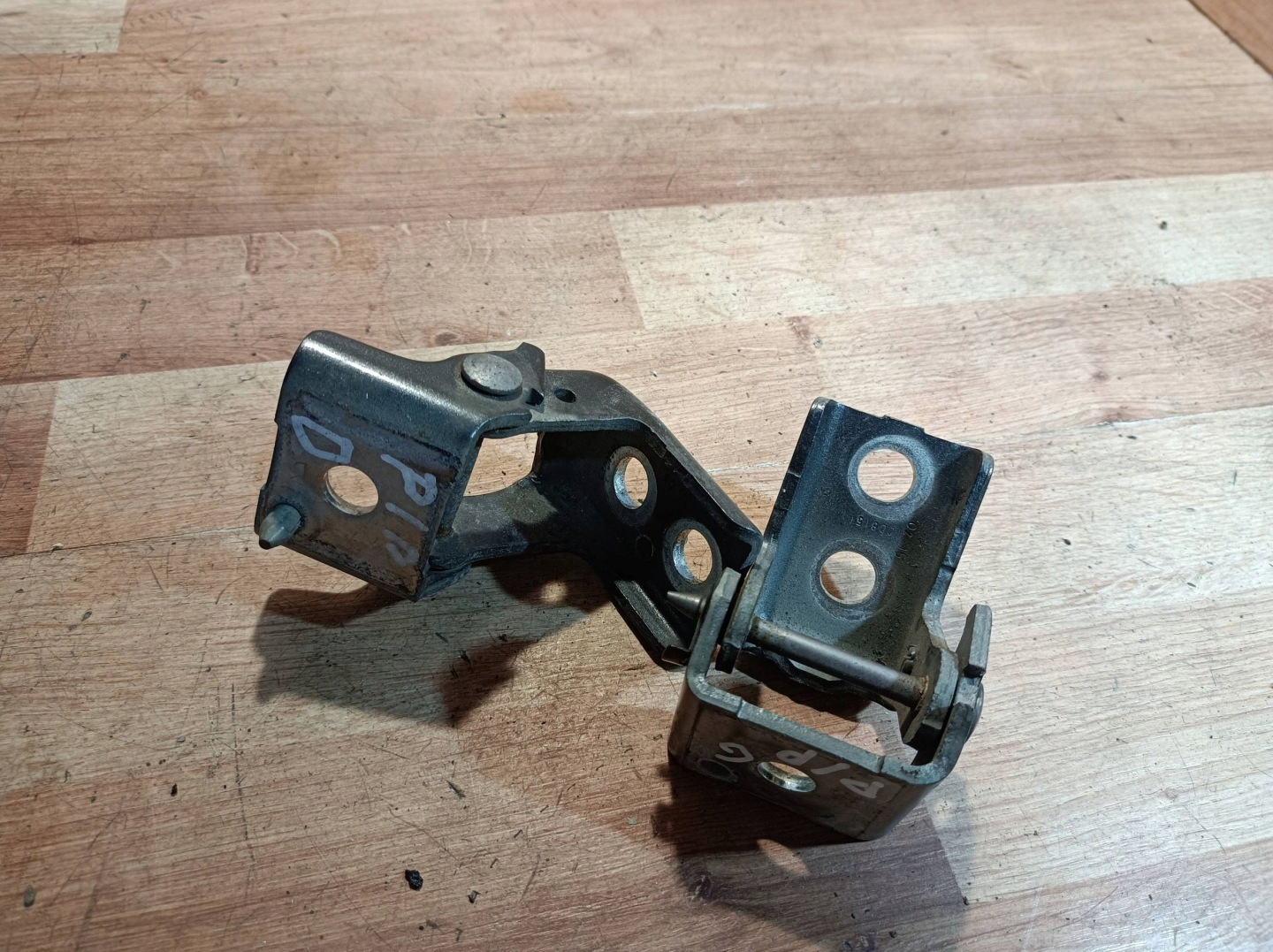 hinges door left front komplet Citroen C4 Cactus