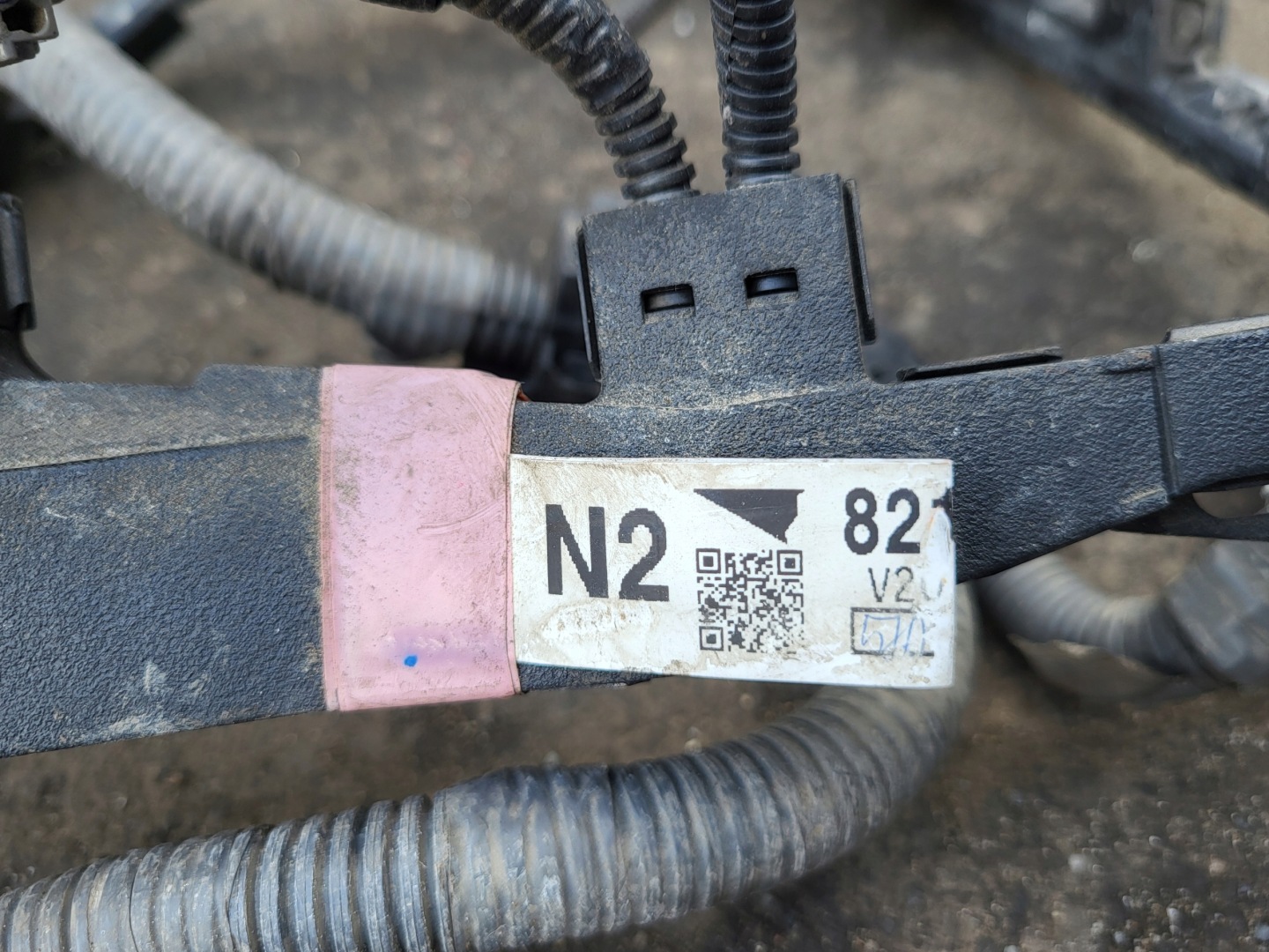 bundle wiring WTYCZKI compartment PRZEKAZNIKOW TOYOTA RAV4 V 2.5 HYBRYDA