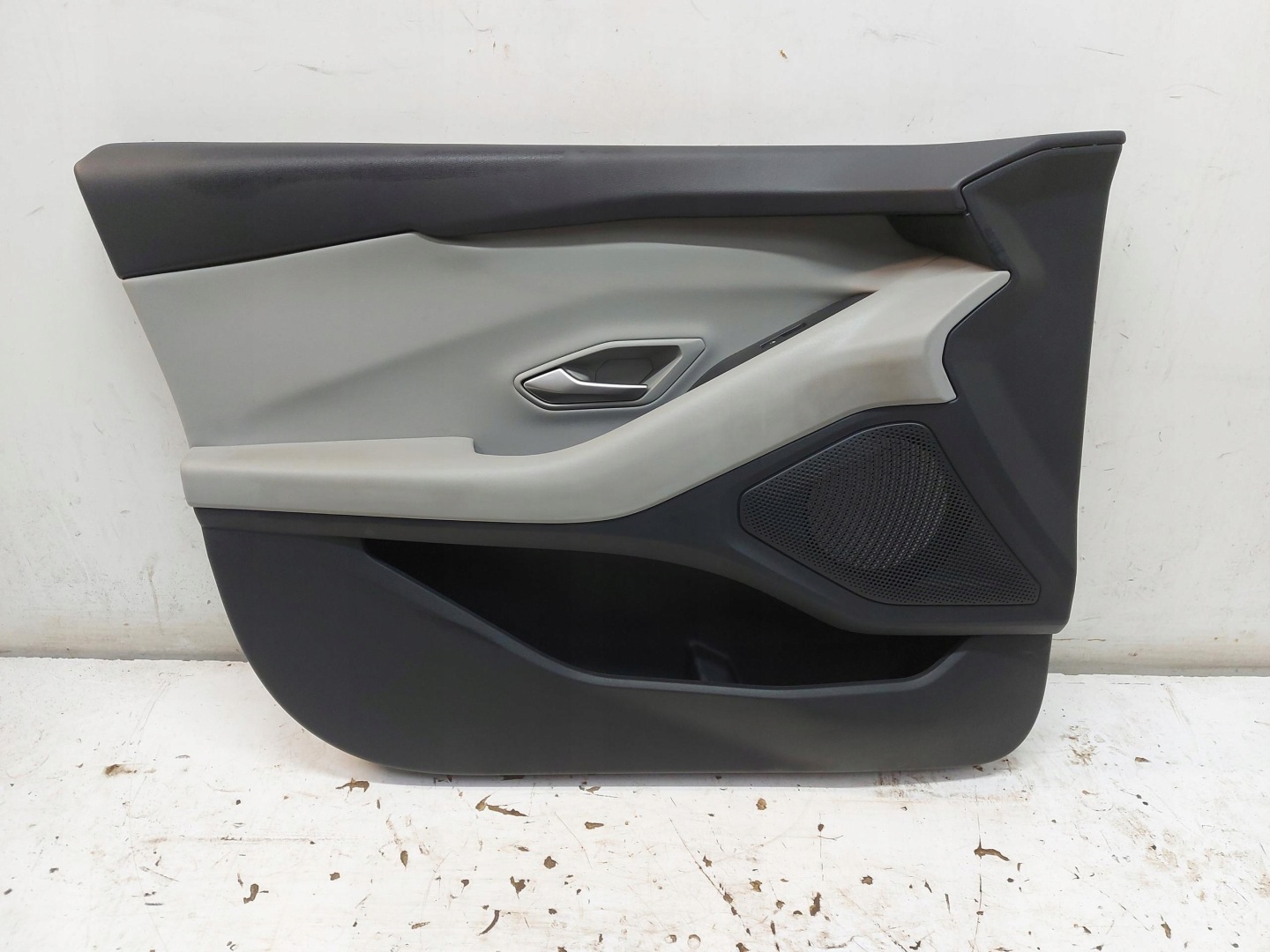 Ford Explorer VII R2KB upholstery side door left front
