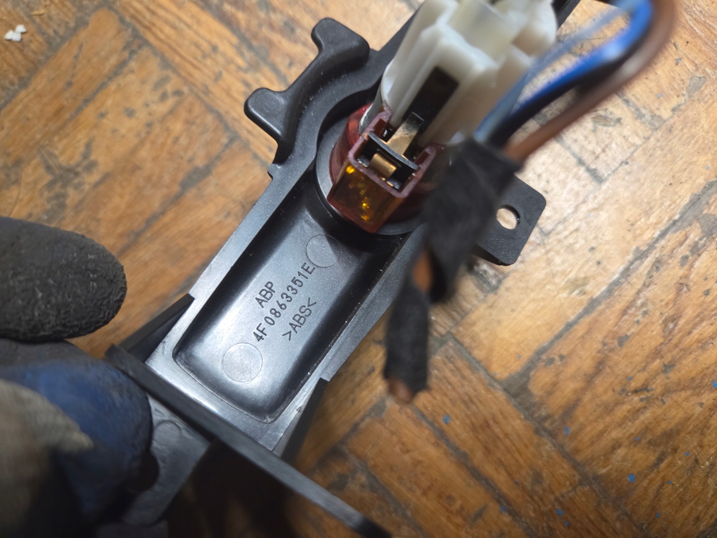 Adapter, Stecker ZAPALNICZKI AUDI A6 C6 A6C6 graue 4F0863351E