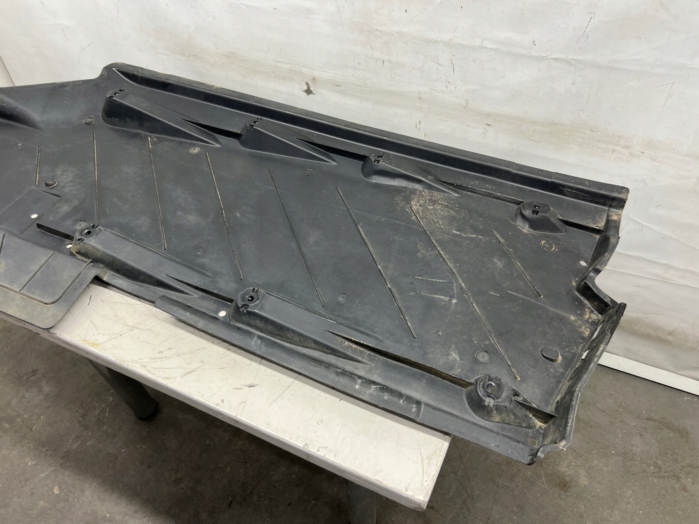 Audi A1 8X SPORTBACK cover chassis right 6R0825202A