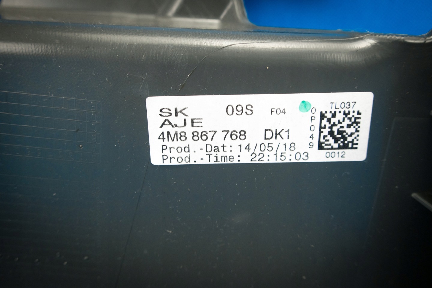 side cover pillar Audi Q8 4M8 4M8867768 DK1