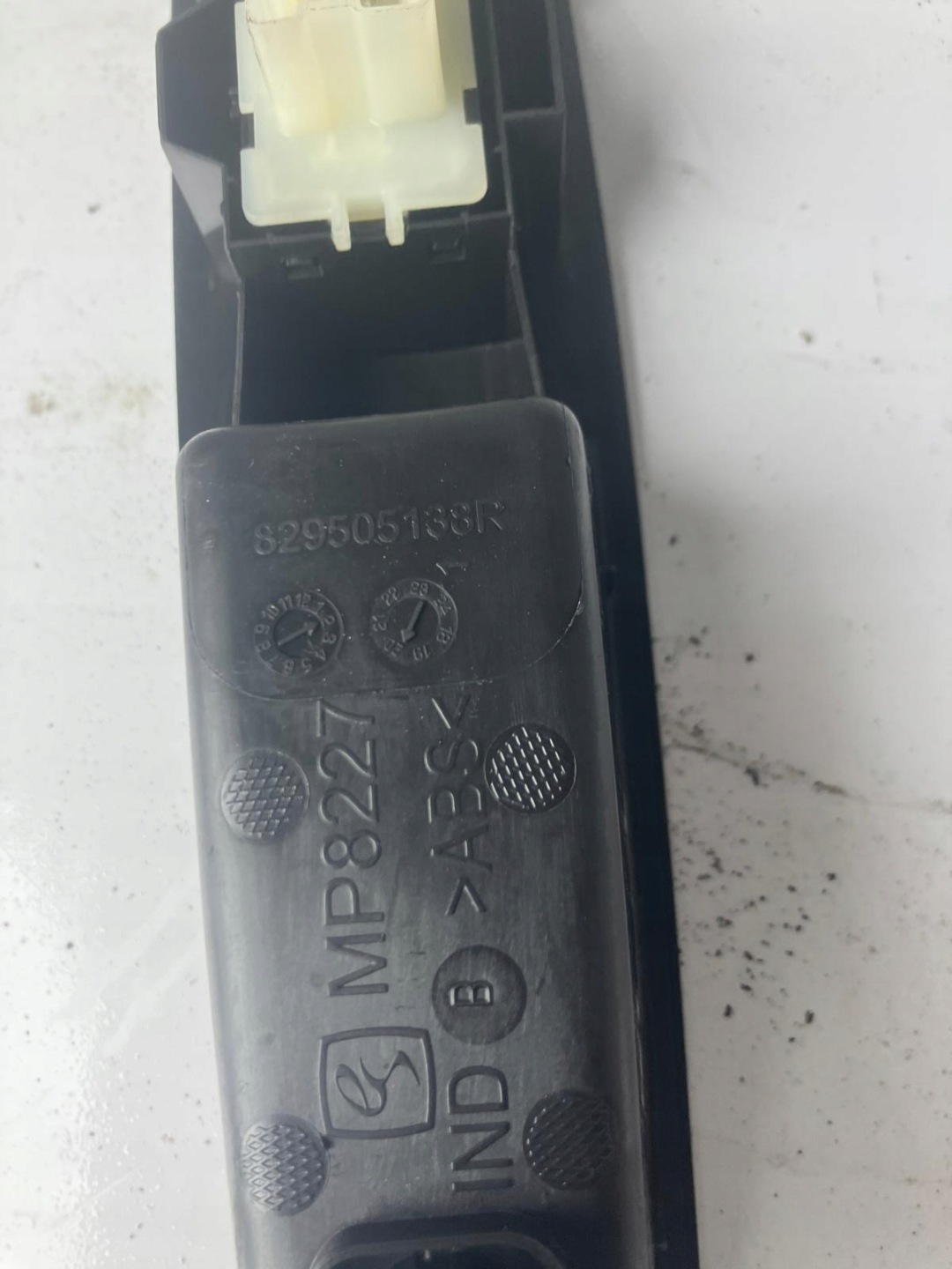 switch windows right front RENAULT ZOE II LIFT 829505138R