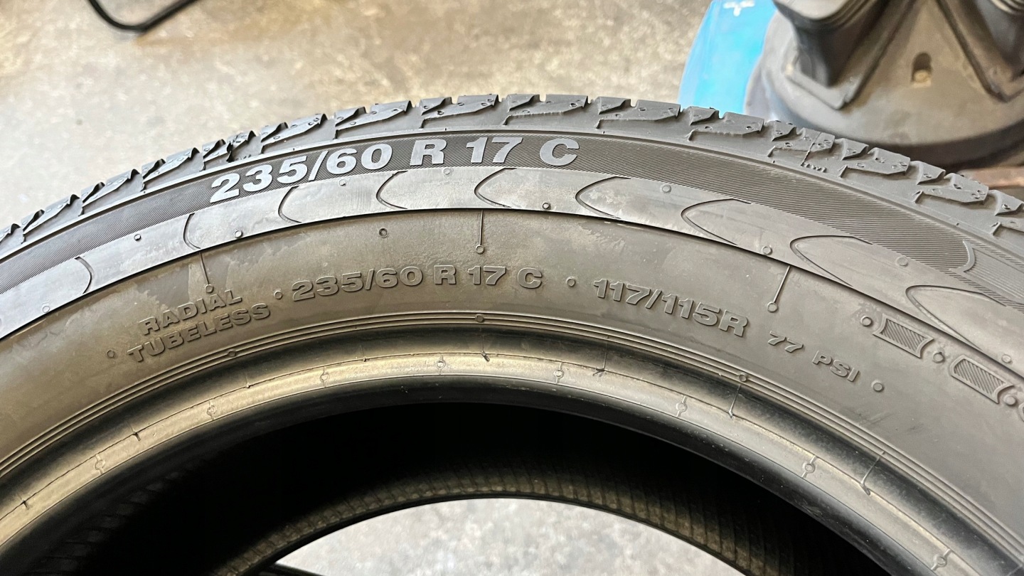 2 tyres summer 235/60R17C Continental Vanco 2 as new 8mm