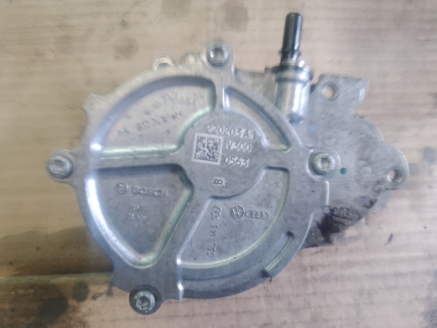 pump vacuum Audi A6 C8 2,0 TDI 05L145100B