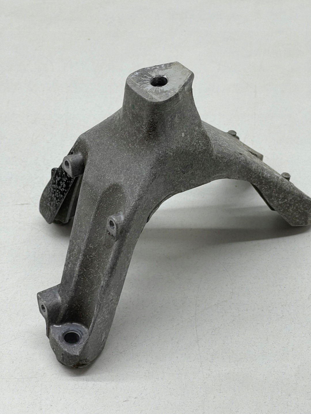 AUDI A6 C7 2.0 TDI Support Support plaque Moteur Droit