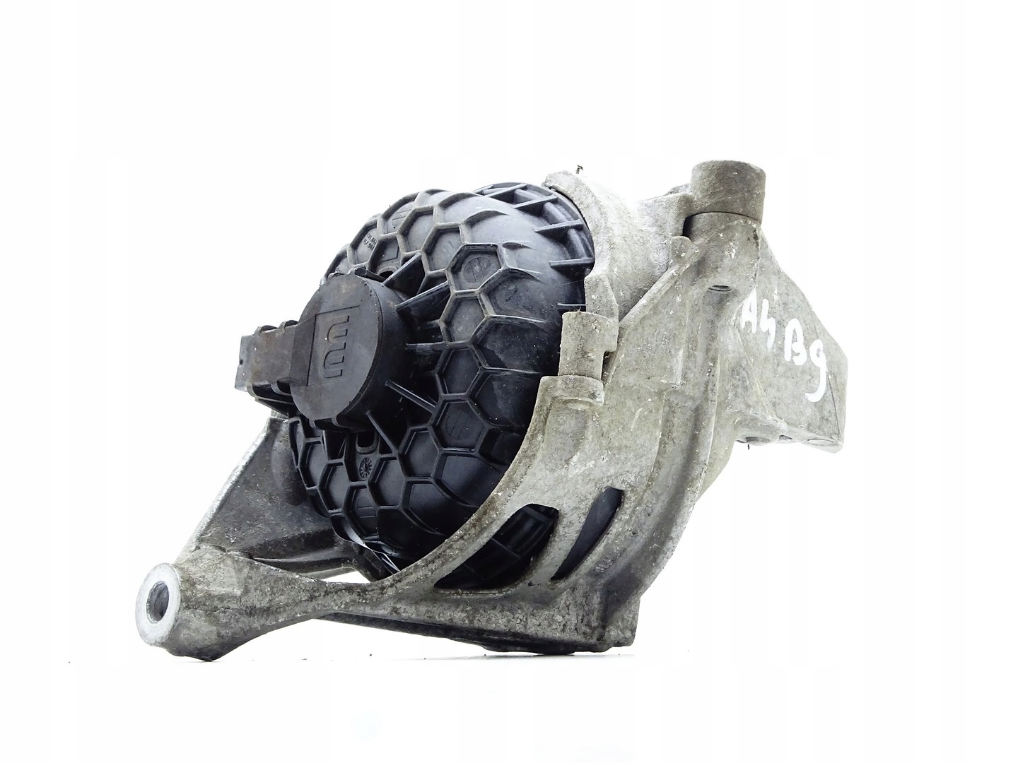 holder engine mount left AUDI A4 B9 A5 F5 8W 2.0 TFSI 4M0199371FC