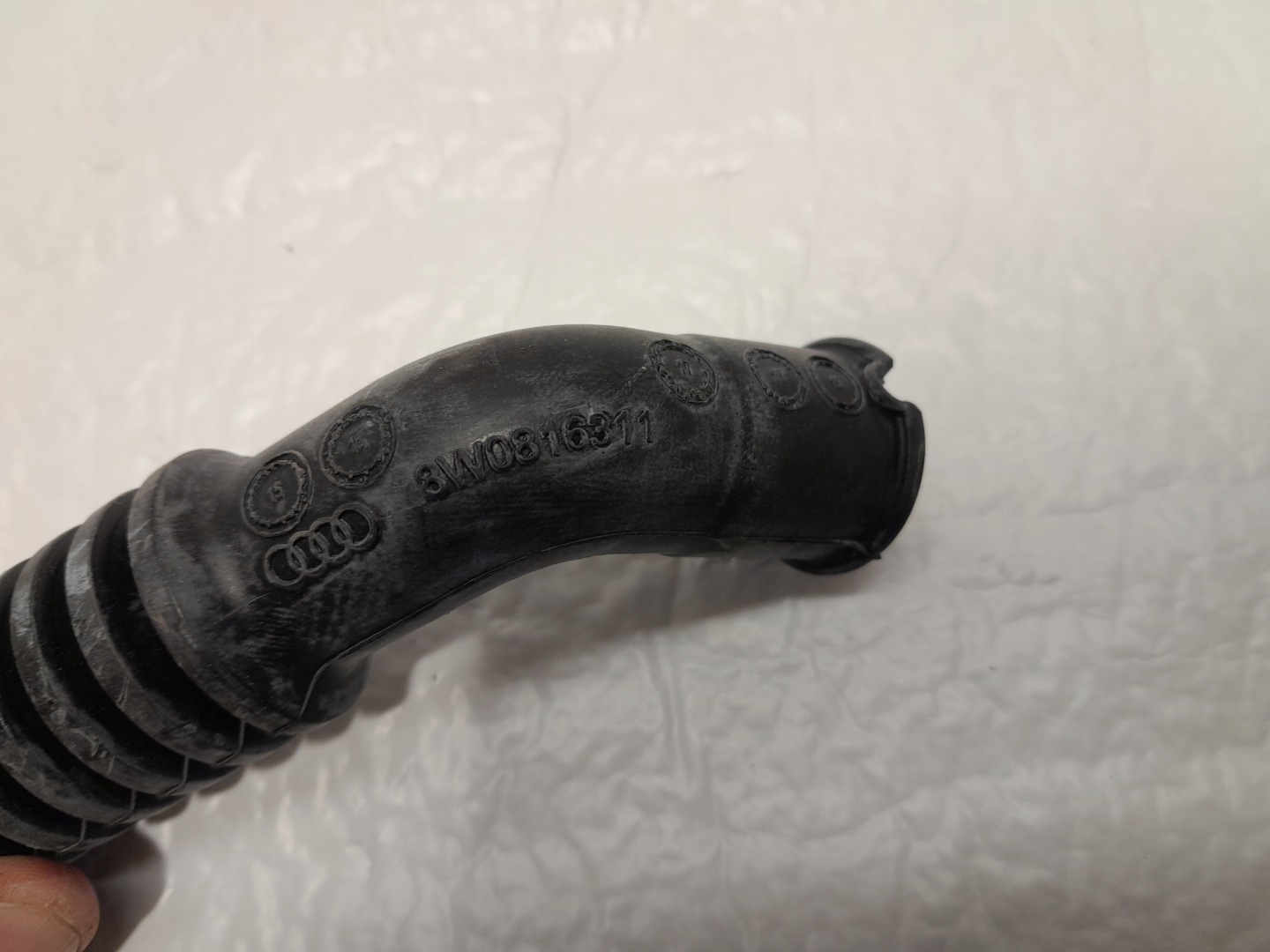 AUDI A4 A5 F5 8W hose air 8W0816311