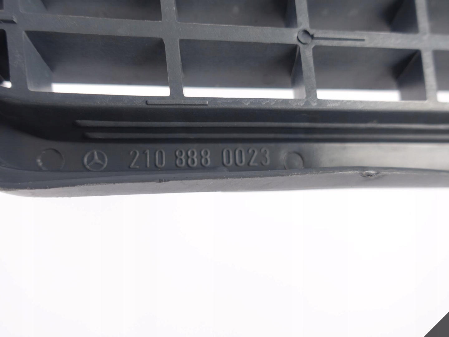 MERCEDES E-KLASA W210 bumper grill grille BLADNY
