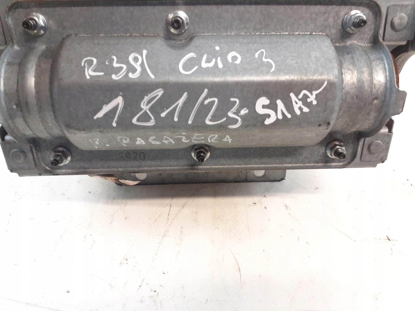Renault Clio III passenger airbag