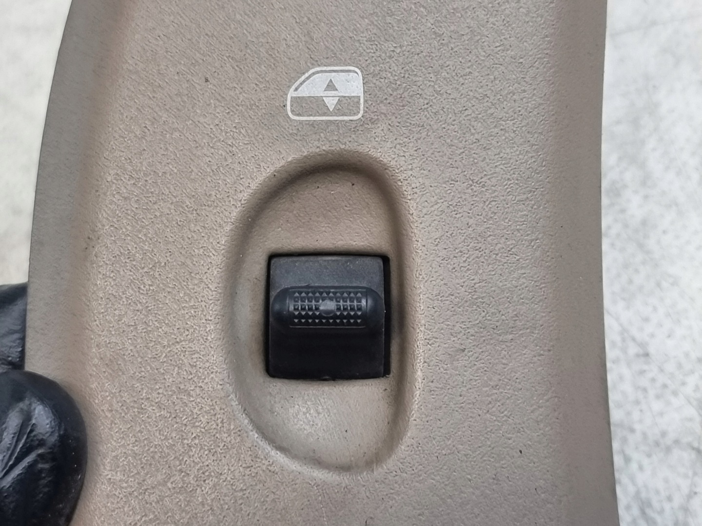 window control switch right front OE 0SB731T5AB CHRYSLER GRAND VOYAGER IV 01r