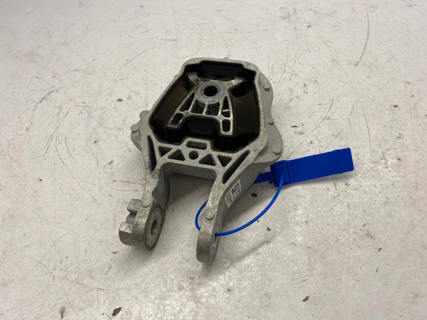BMW 2 ACTIVE TOURER U06 engine mount 8844514