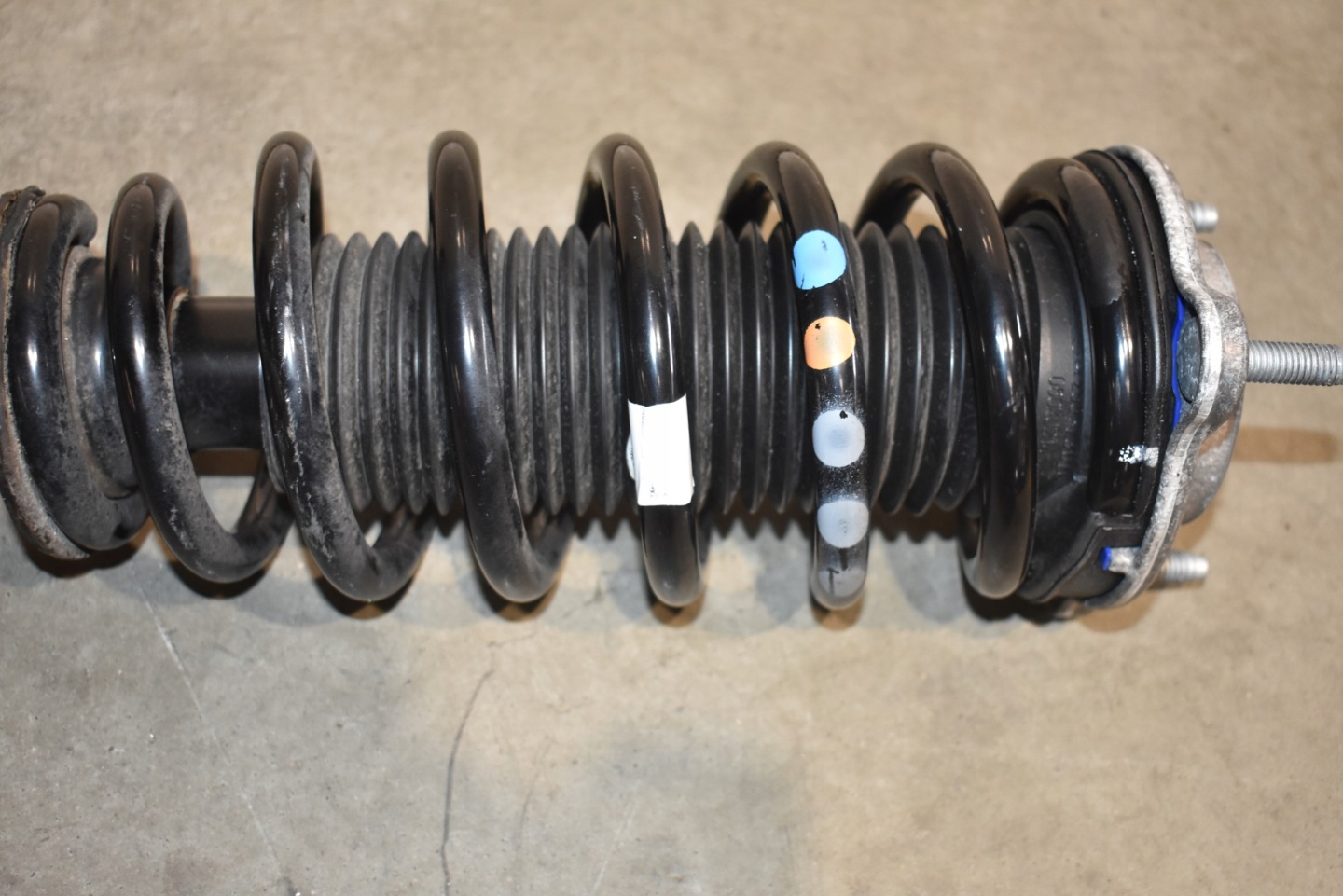 IDEALNY shock absorber front front right MERCEDES W214 1