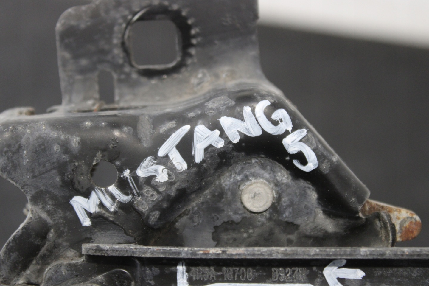 SERRURE CAPOT FORD MUSTANG V 5 4R3A-16700