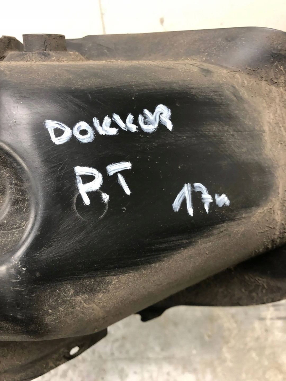 mudguard right rear part DACIA DOKKER 767488691R