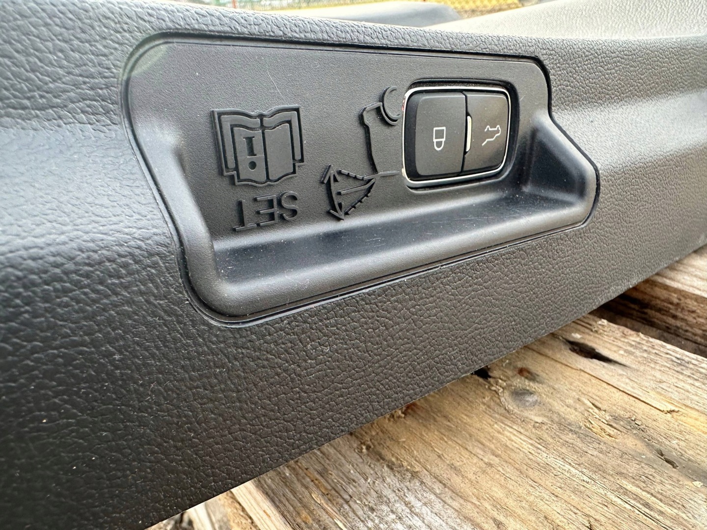 side upholstery side bonnet boot Ford Explorer 2020+