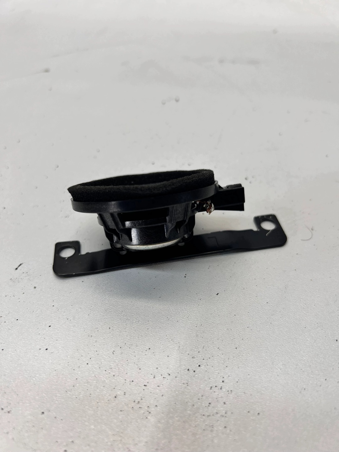 speaker of the dashboard front left AUDI A6 C8 4K0035709