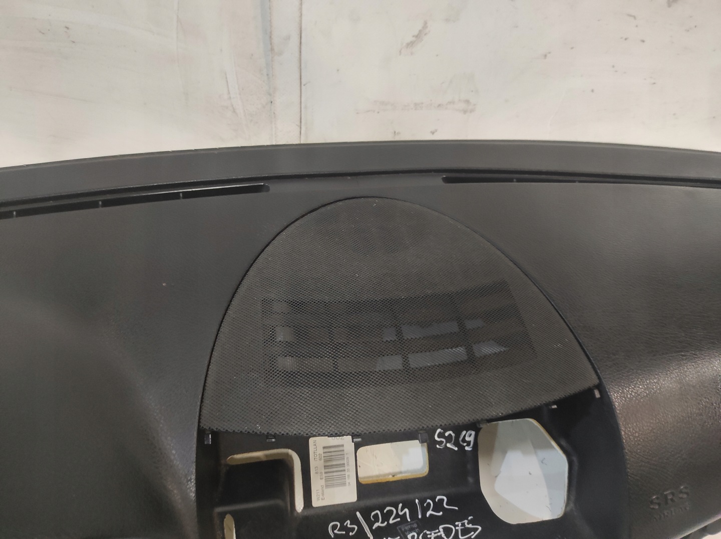 Mercedes W211 cockpit console dashboard instrument panel