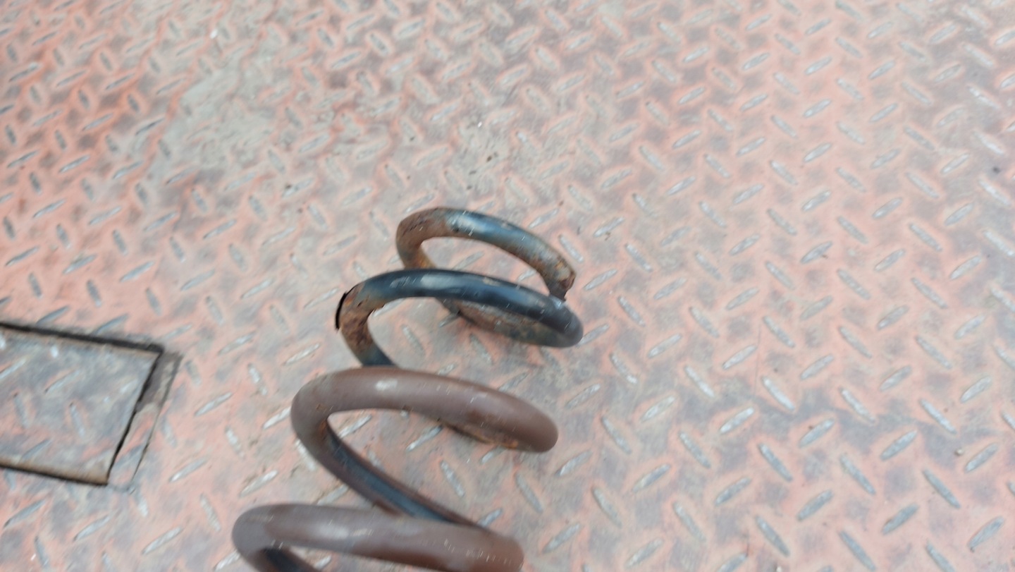 spring springs right left rear part rear LEXUS IS 220D IS200 IS220 05