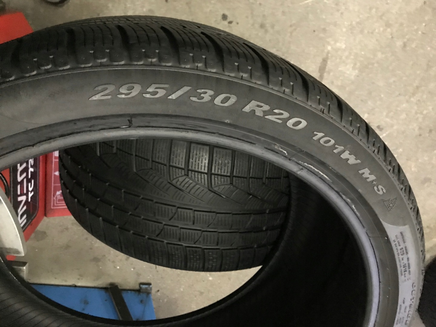 2 tyres winter 295/30R20 Pirelli Winter Sottozero