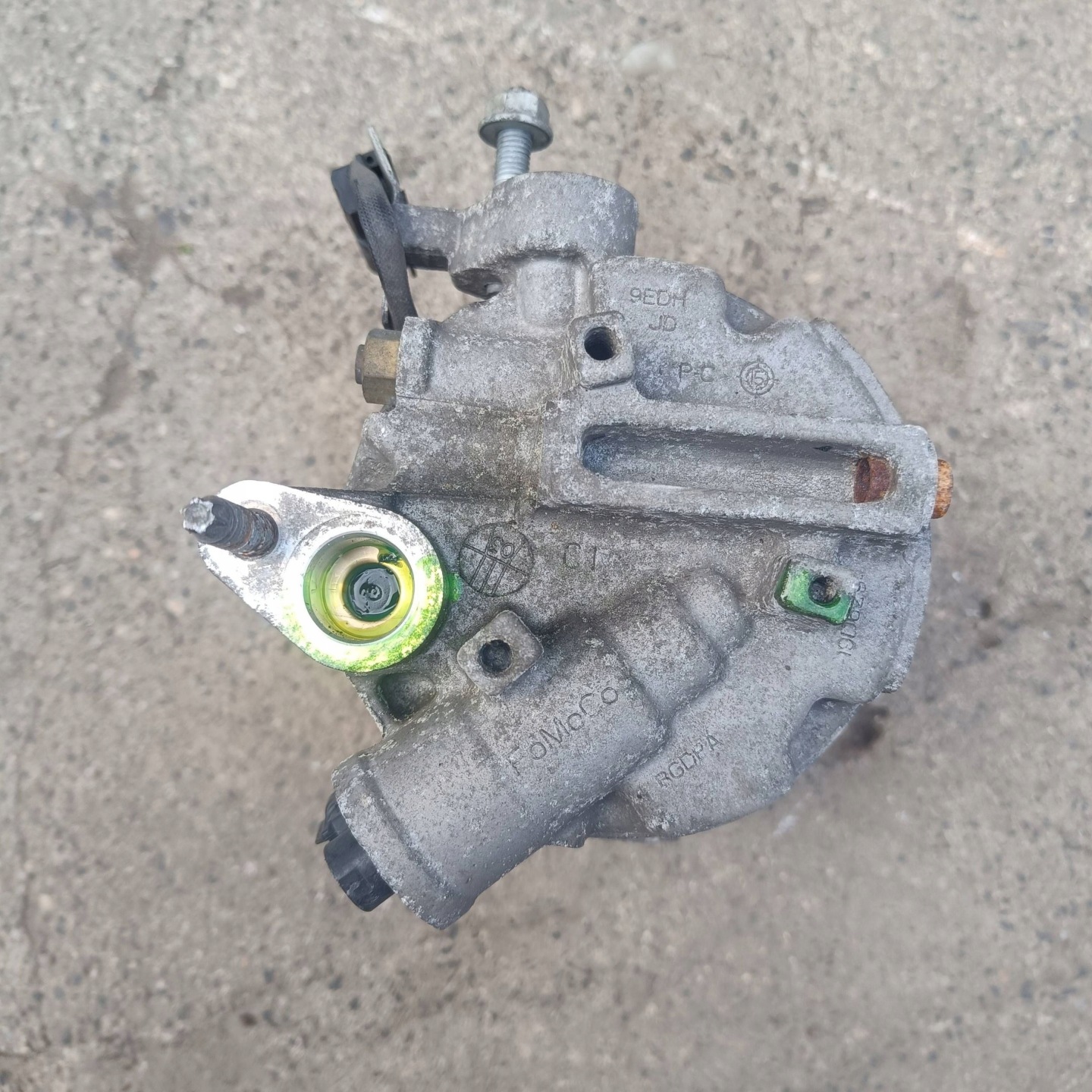 Ford Fiesta MK7 1.0 2016 compressor; / compressor of the air conditioning A/C