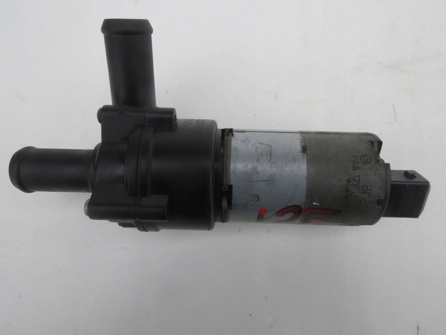 pumpa motorić vode VOLVO XC90 V8 4.4 30776243