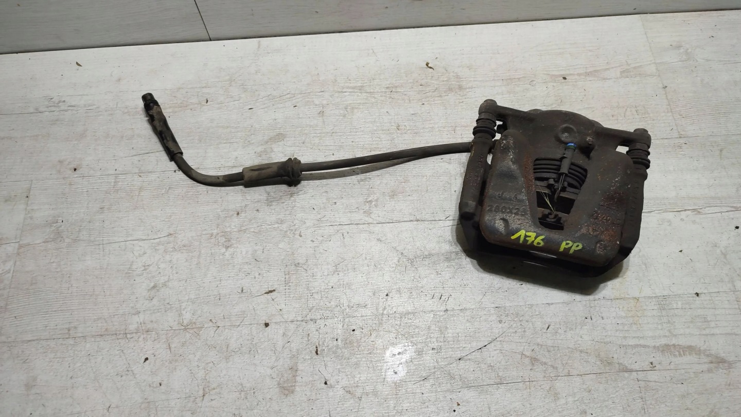Mercedes-Benz A W176 2017 front side right caliper