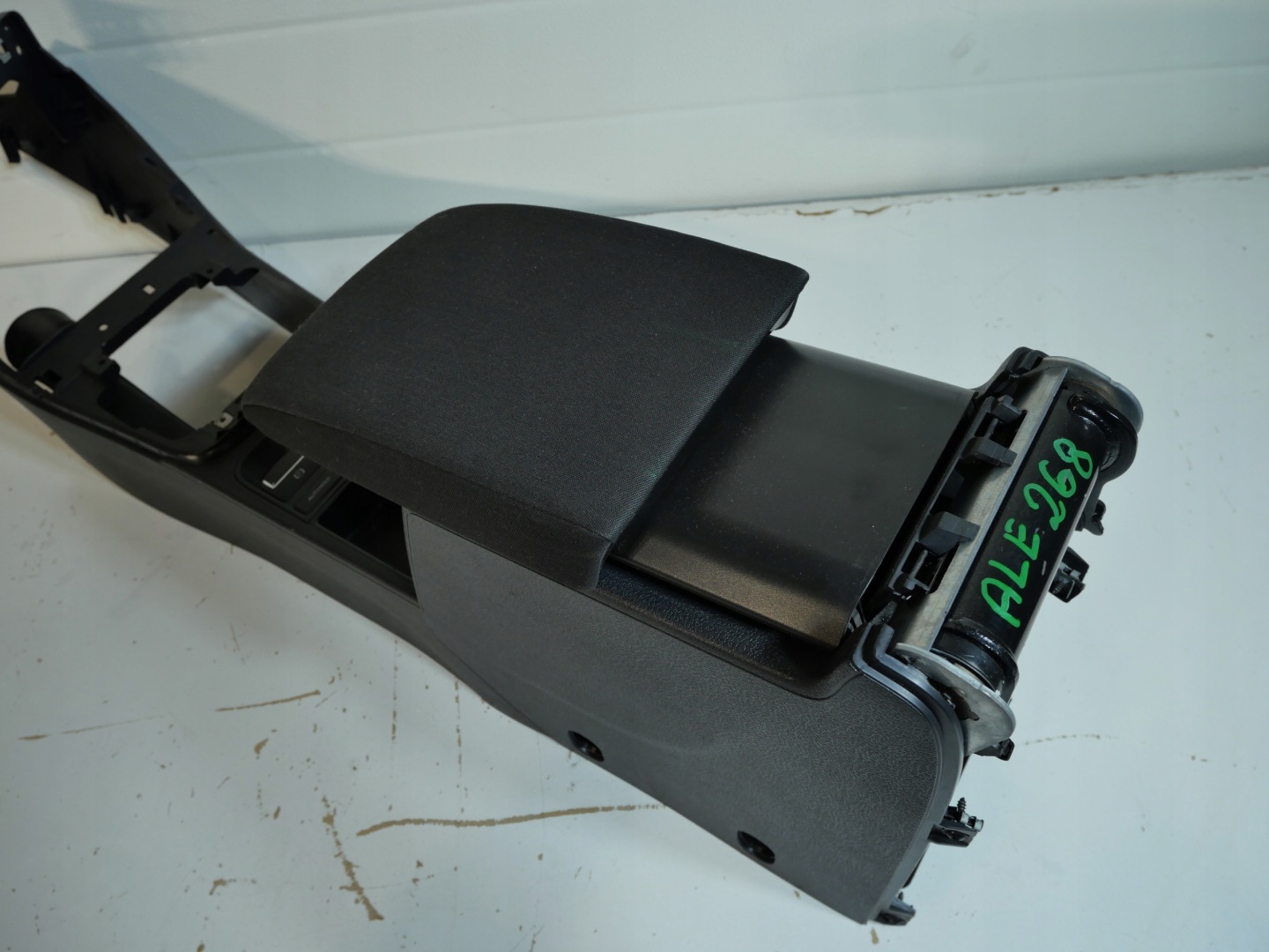 TUNEL armrest VW TIGUAN plus 5N0864251B