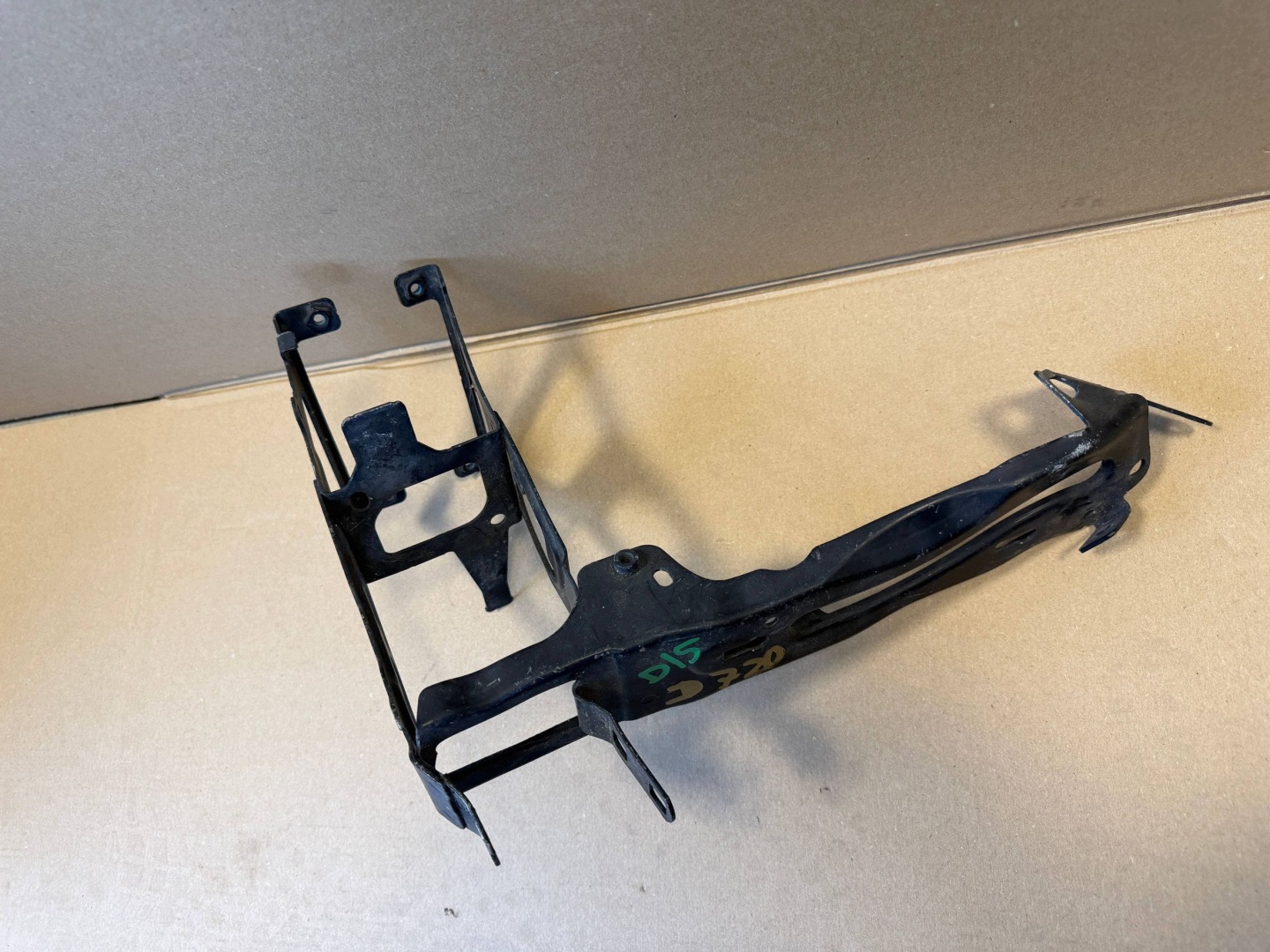 BMW 1 BMW 3 BMW 4 holder bracket lights headlight trim KA9885-40-803-09 170238-11
