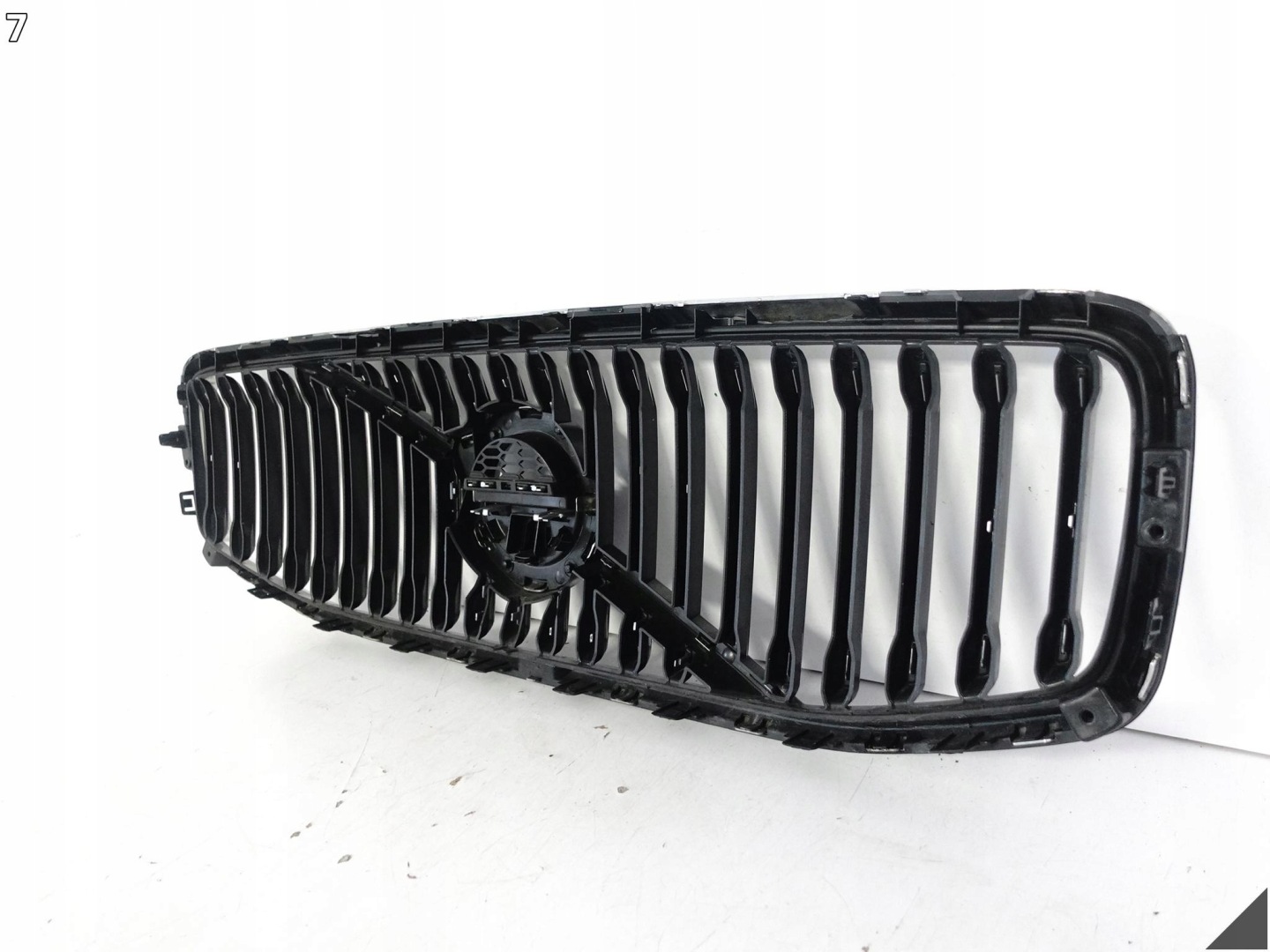 VOLVO XC60 II (2 GENERACJA) 17-21 bumper grill grille radiator front