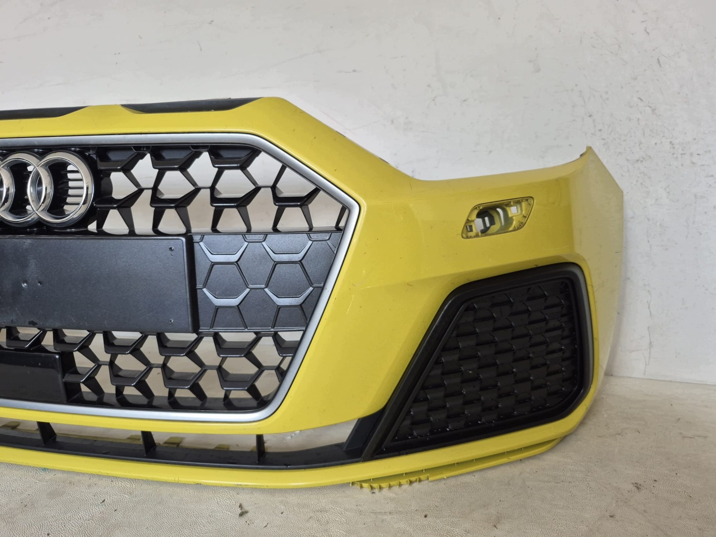AUDI A1 II 82A 18- bumper front front SPR 82A807437A