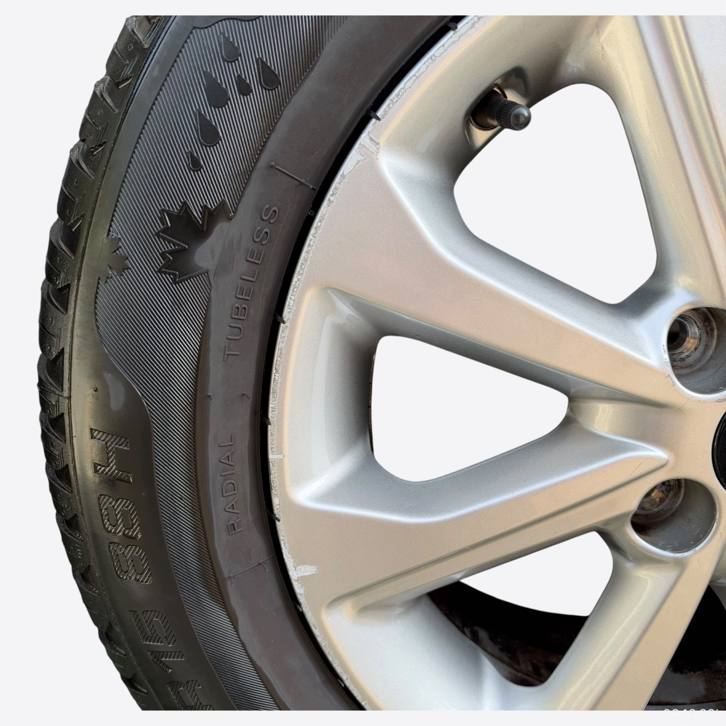 wheels tyres discs KIA STONIC MOMO 185/65/15" 6MM winter M+S