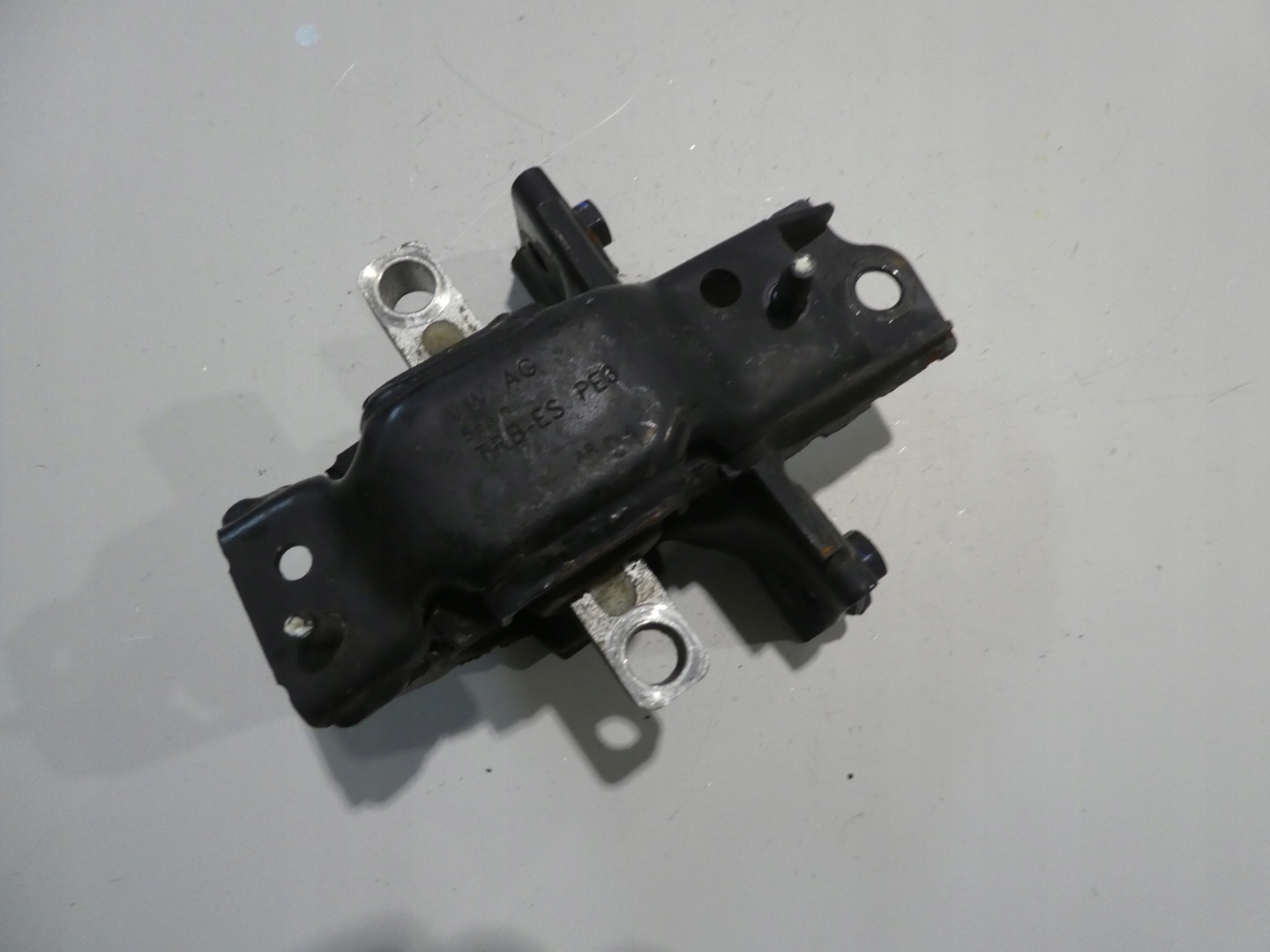 engine mount VW POLO 9N 6Q0199555AR