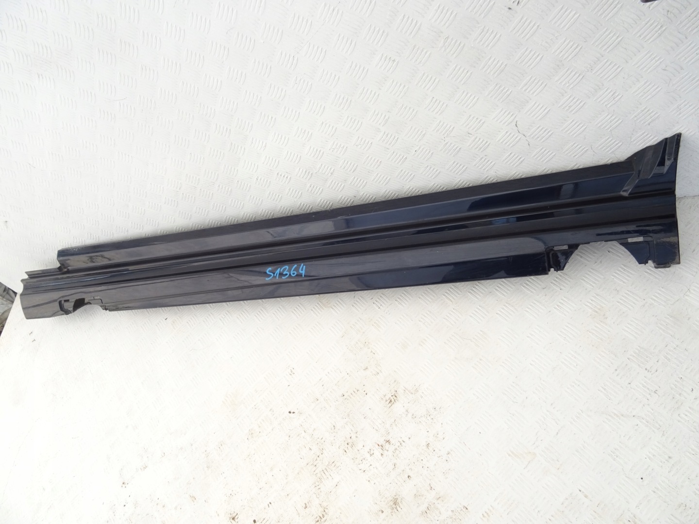 Range Rover Vogue Autobiography moulding left