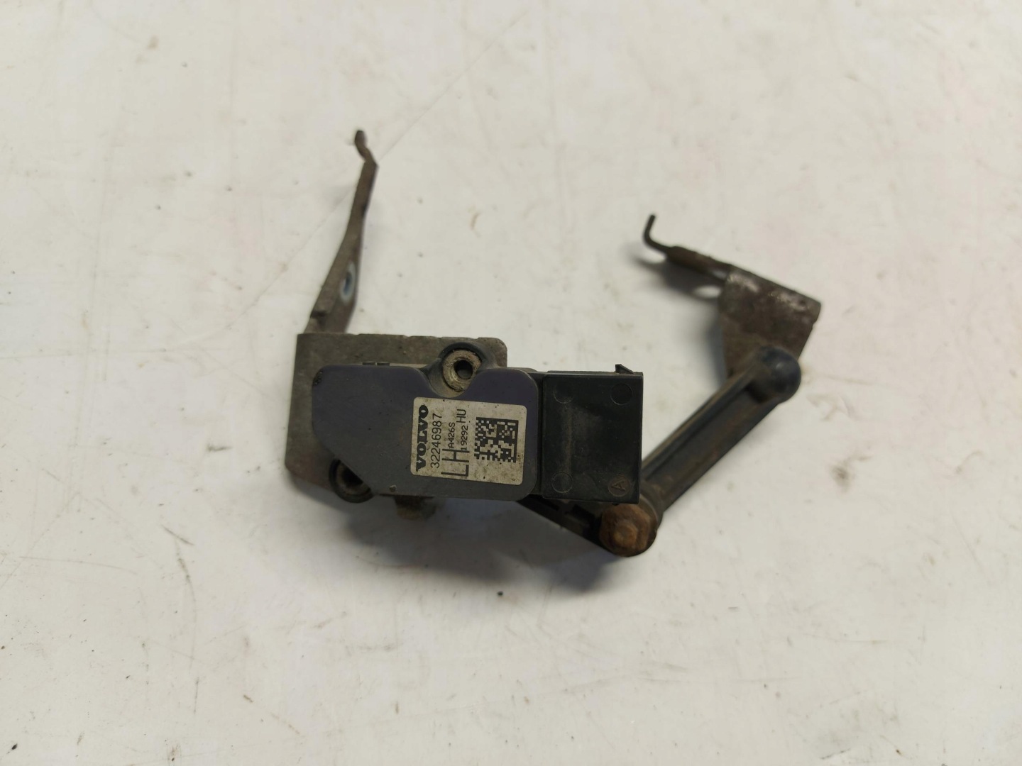 VOLVO XC60 II Sensor poziomowania Leuchten heck links 32246987