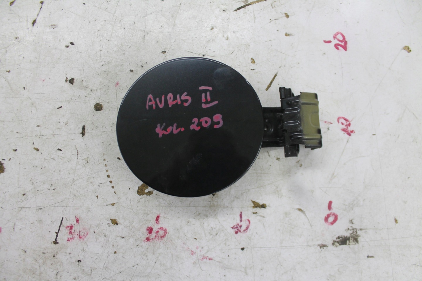 TANKKLAPPE DES KRAFTSTOFFSBEHÄLTERS AURIS II E18 HB DER RÄDER. 209 12-15
