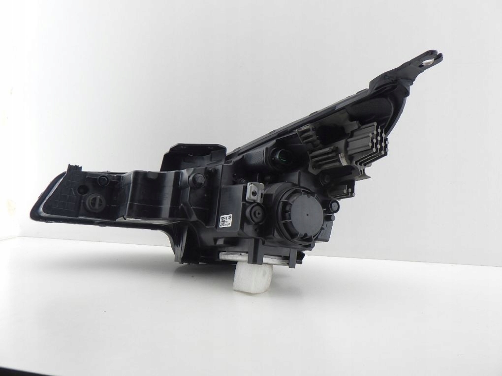 HYUNDAI ELANTRA VII 7 FULL LED 20- light front right