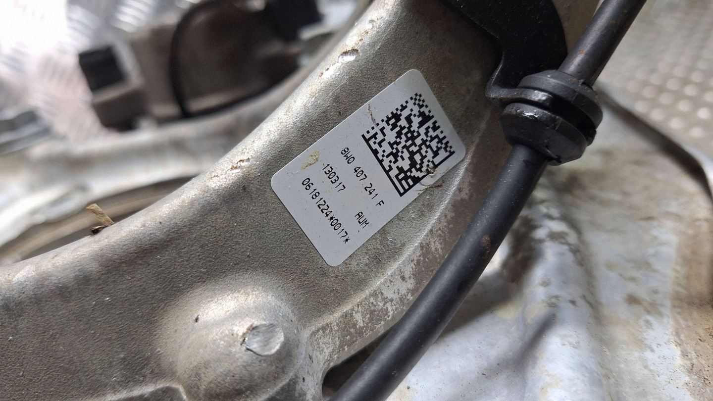 otoč čepu levý předek 8W0407241F AUDI A4 B9 A5 8W