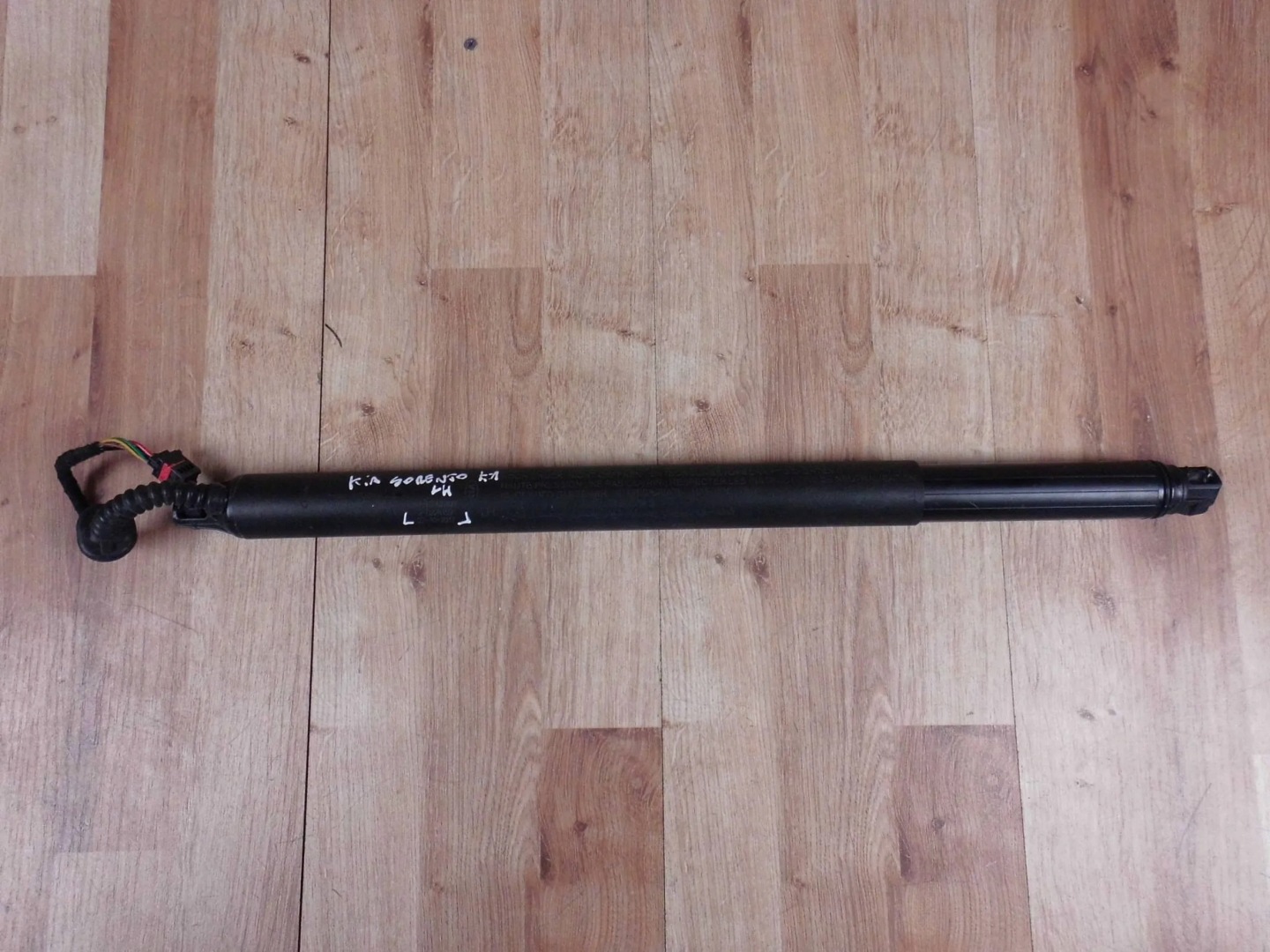 KIA Sorento III 2015-2020 damper telescope bonnet