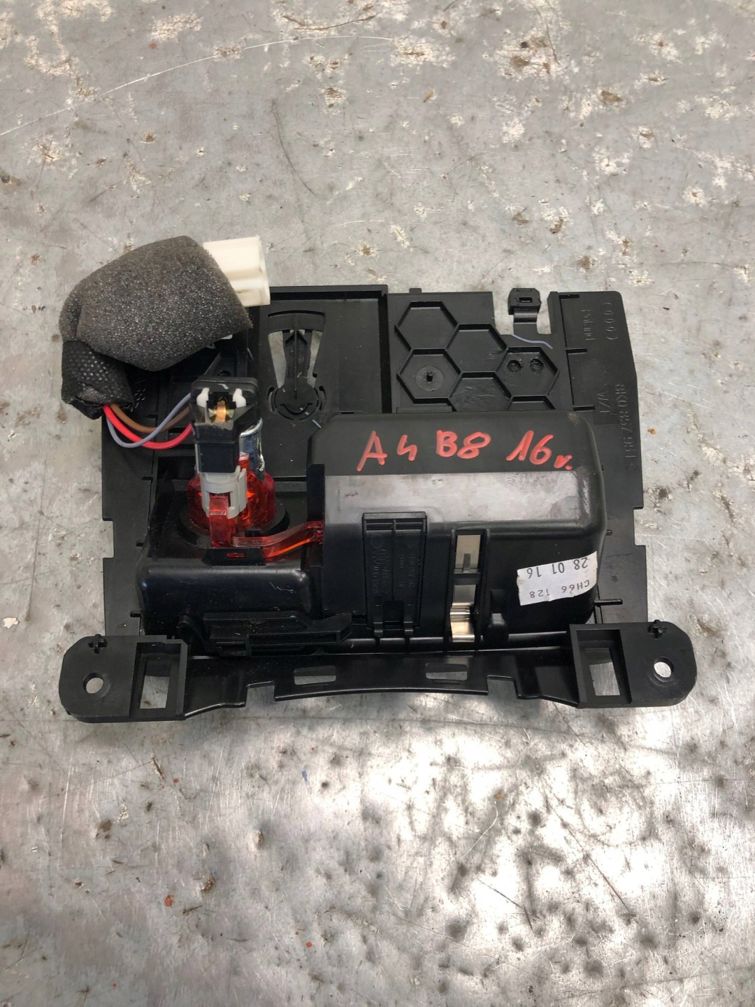 ashtray passenger compartment AUDI A4 B8 LIFT 8K0857951C