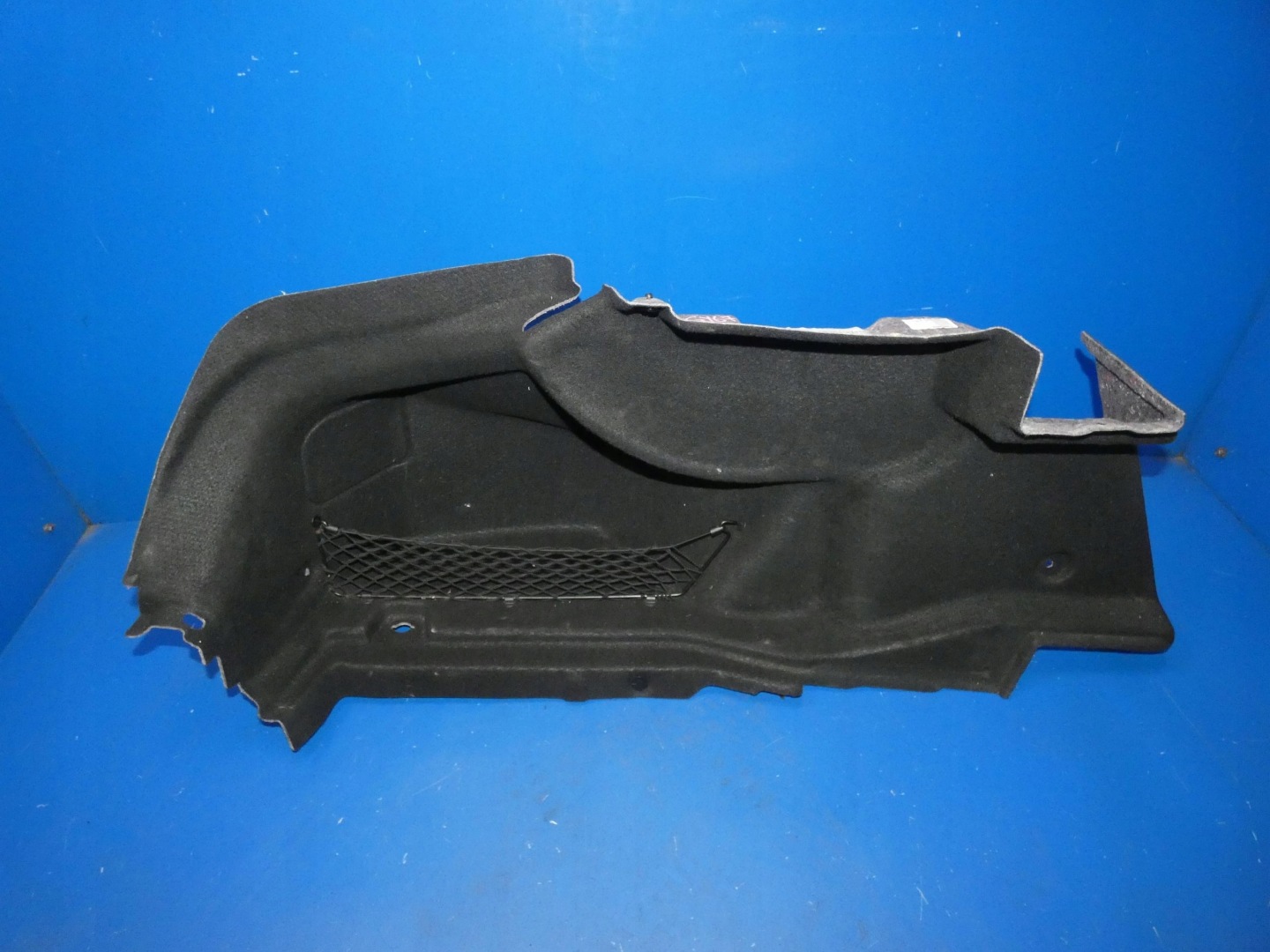 MERCEDES E KLASA W213 sedan side upholstery boot left rear part