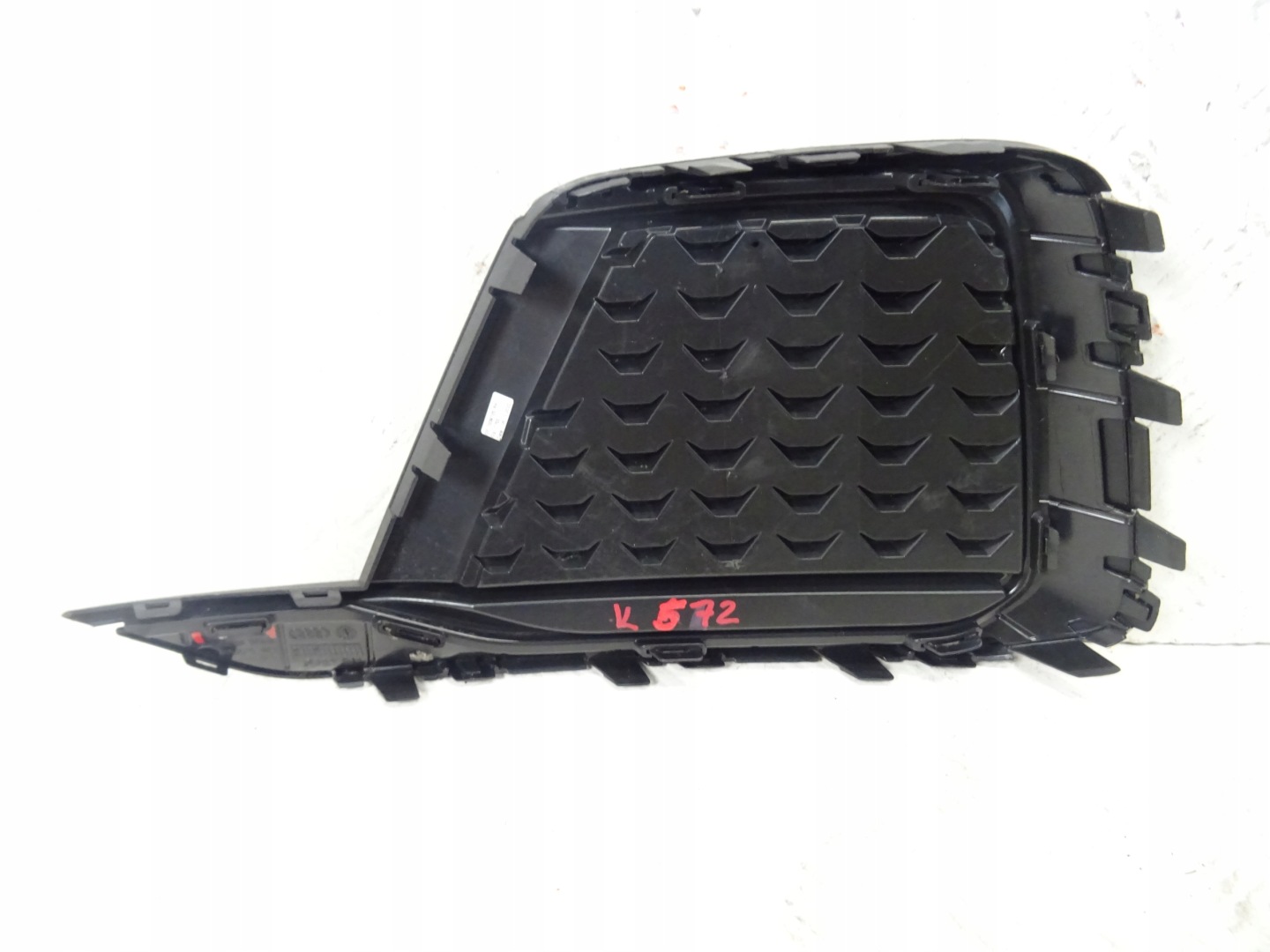 rešetka branika prednja prednji dio desna AUDI A1 II S-LINE 82A807682E