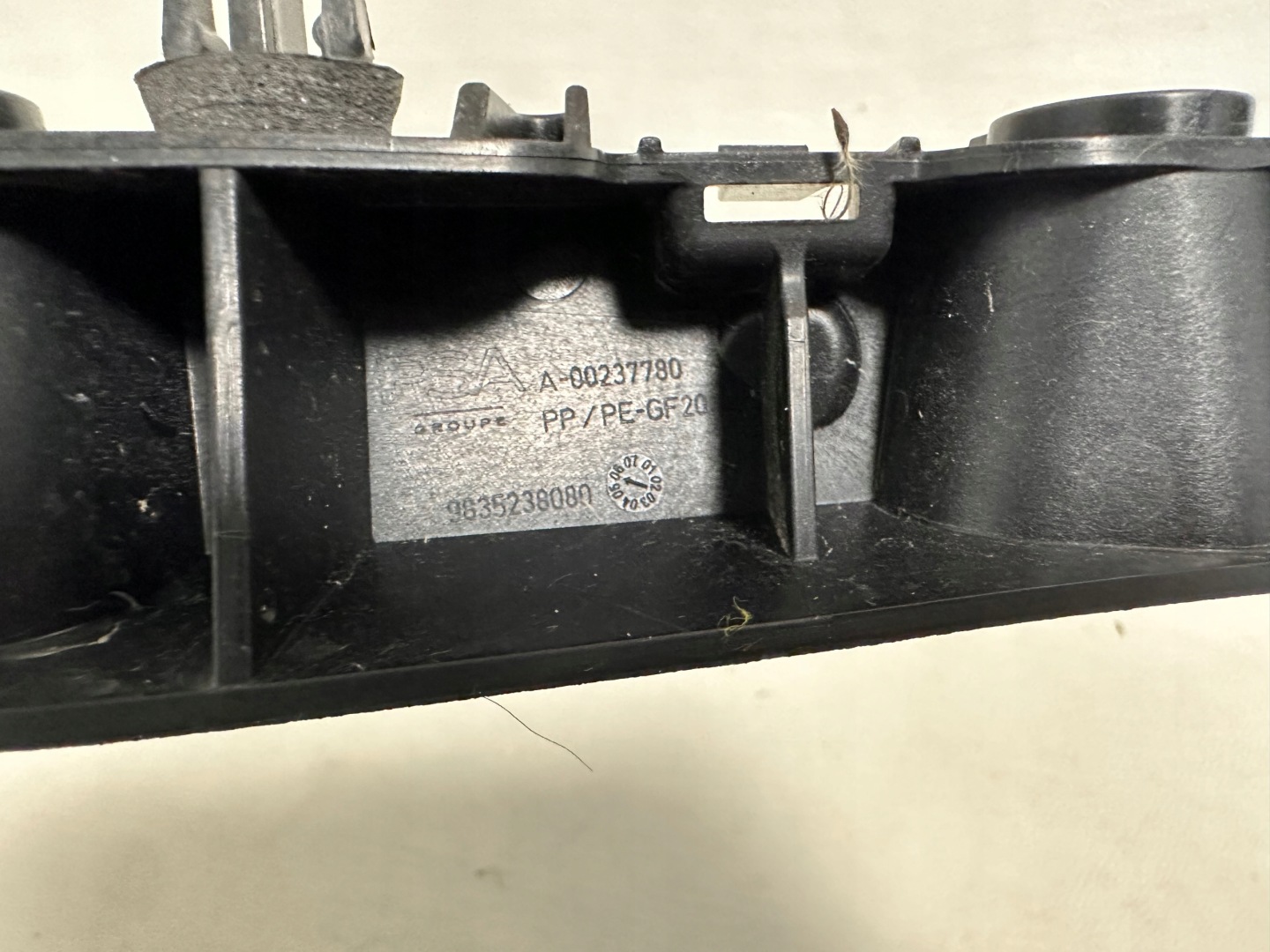 OPEL MOKKA SUPPORT SUPPORT PLAQUE PARE CHOC 9835238080
