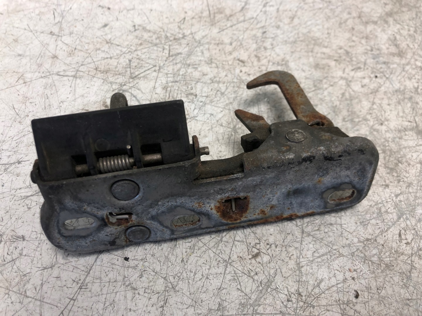 de la Serrure RYGIEL du capot VW EOS 1Q0823480