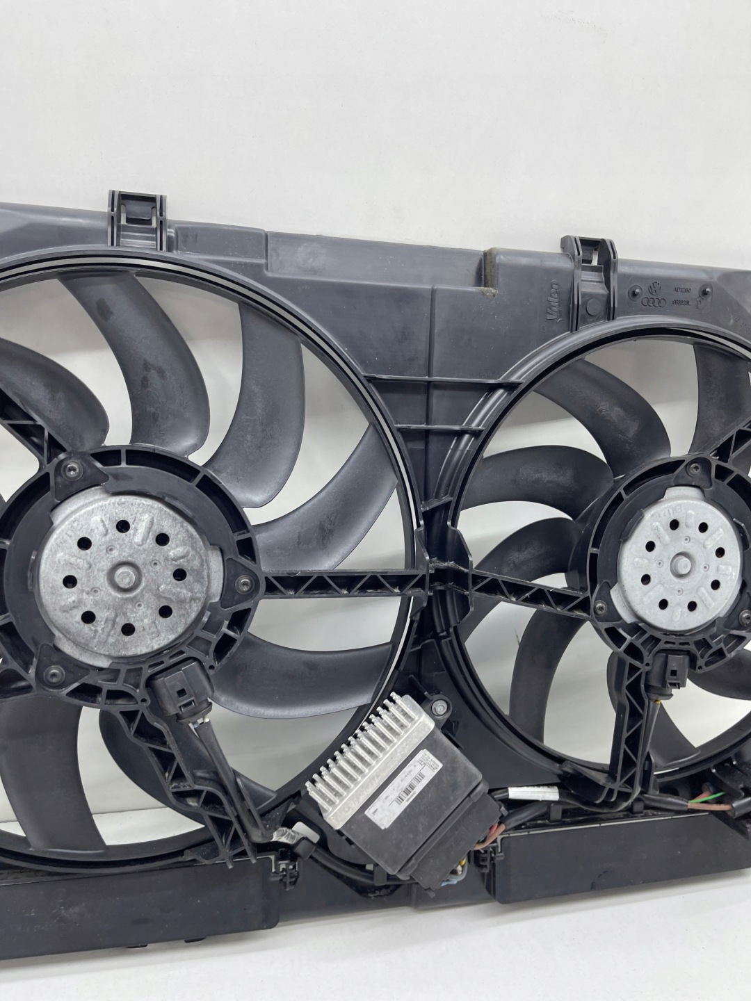 AUDI A6 C7 2.0 TDI ventilátor ventylátory chladiče CALE originál!