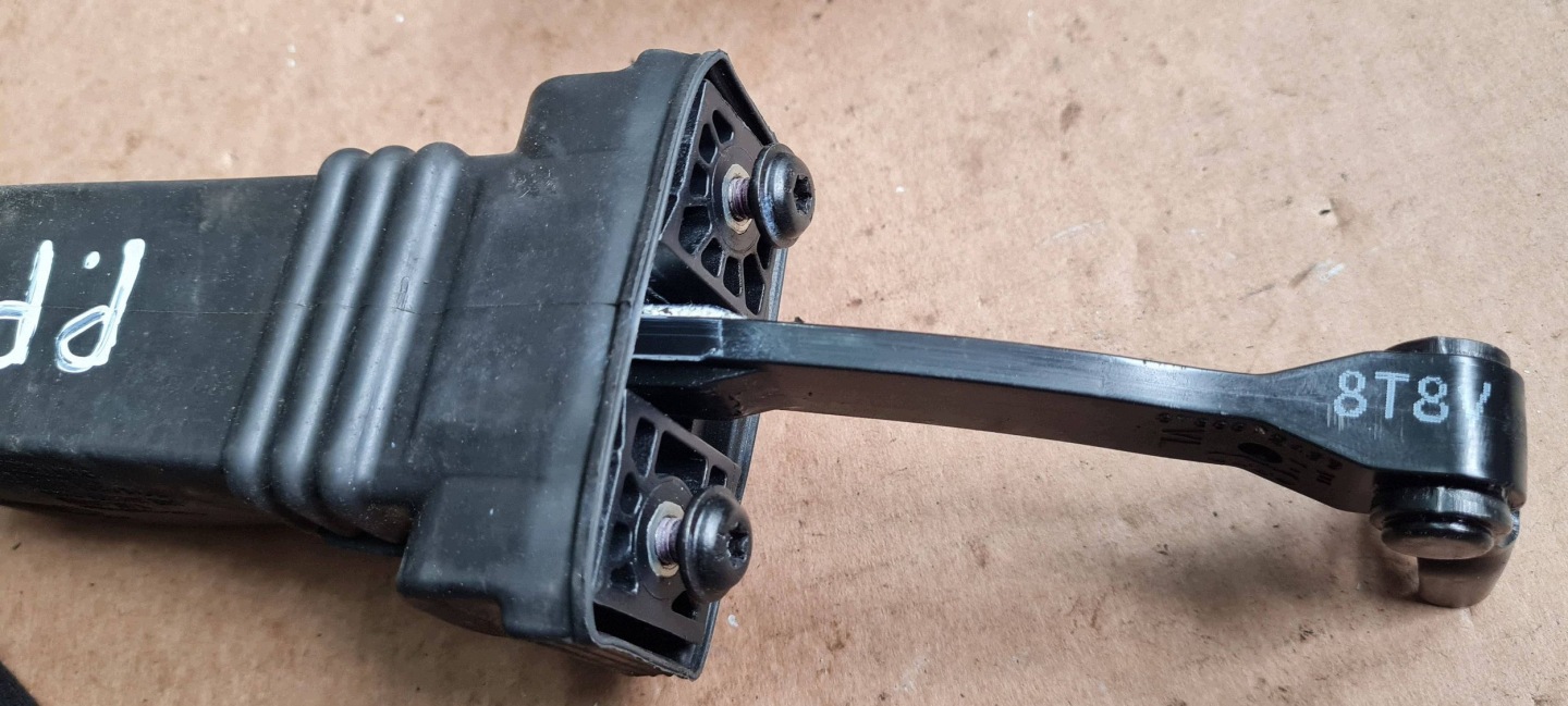 A5 8T S5 LIFT limiter door left right front front 8T8837249B