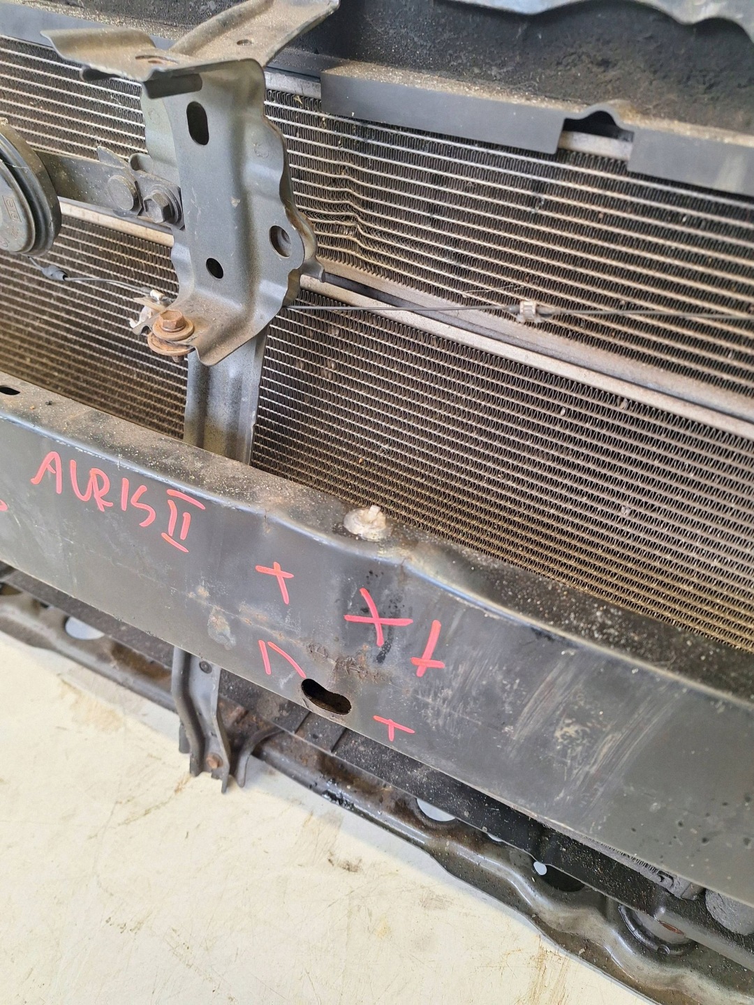TOYOTA AURIS II 12-18 support panel for radiators HYBRID