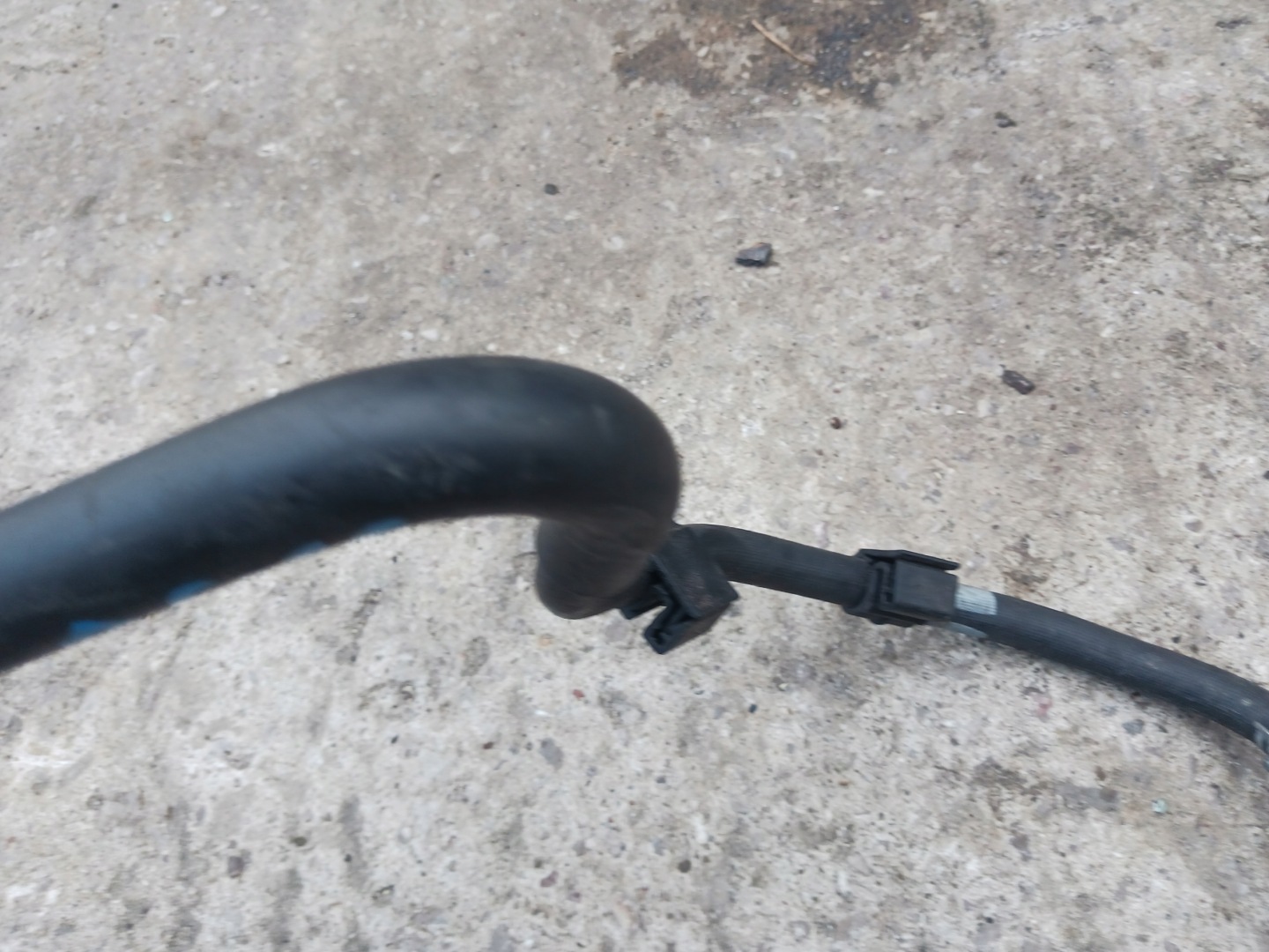 fuel line AUDI A6 C6 3.0 TFSI 4F0201215AF